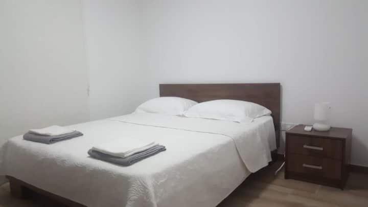 EPISTIMI 3 Bedroom Holiday House - Housity