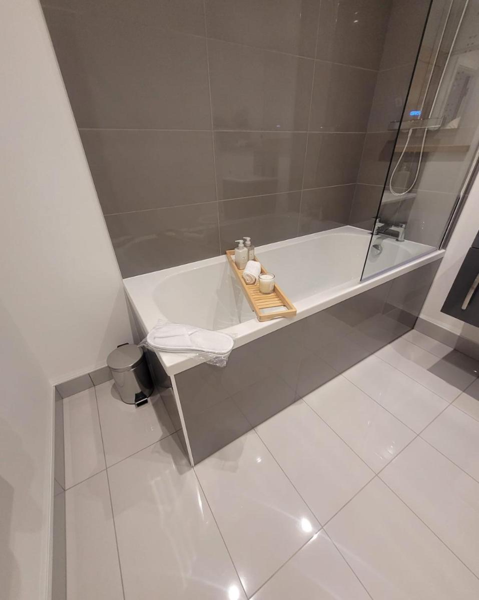 Luxury 1 Bed Apartment In The Heart Of Rochester - Housity