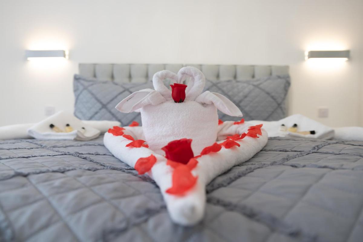 Royal White Swan ,1 bed apartament in Southampton Ocean Village - Housity