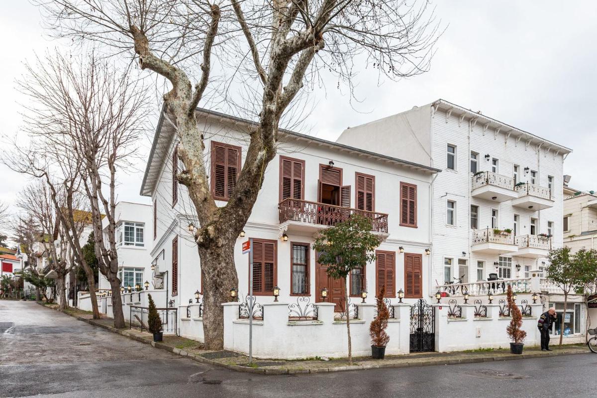 Flat in Renovated Historical Building in Princes' Islands, Istanbul - Housity