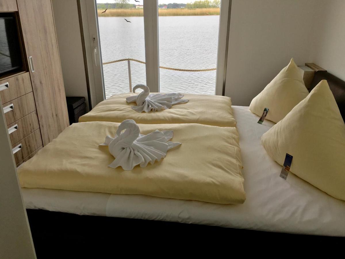 Ein Bett oder Betten in einem Zimmer der Unterkunft Schwimmende Häuser im BALTIC SEA RESORT