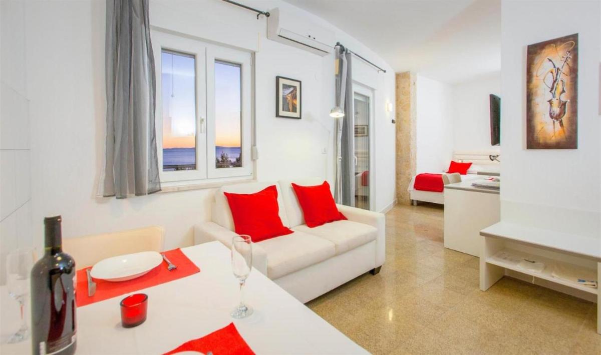 Ark Beach Apartment - Rabbit - Housity