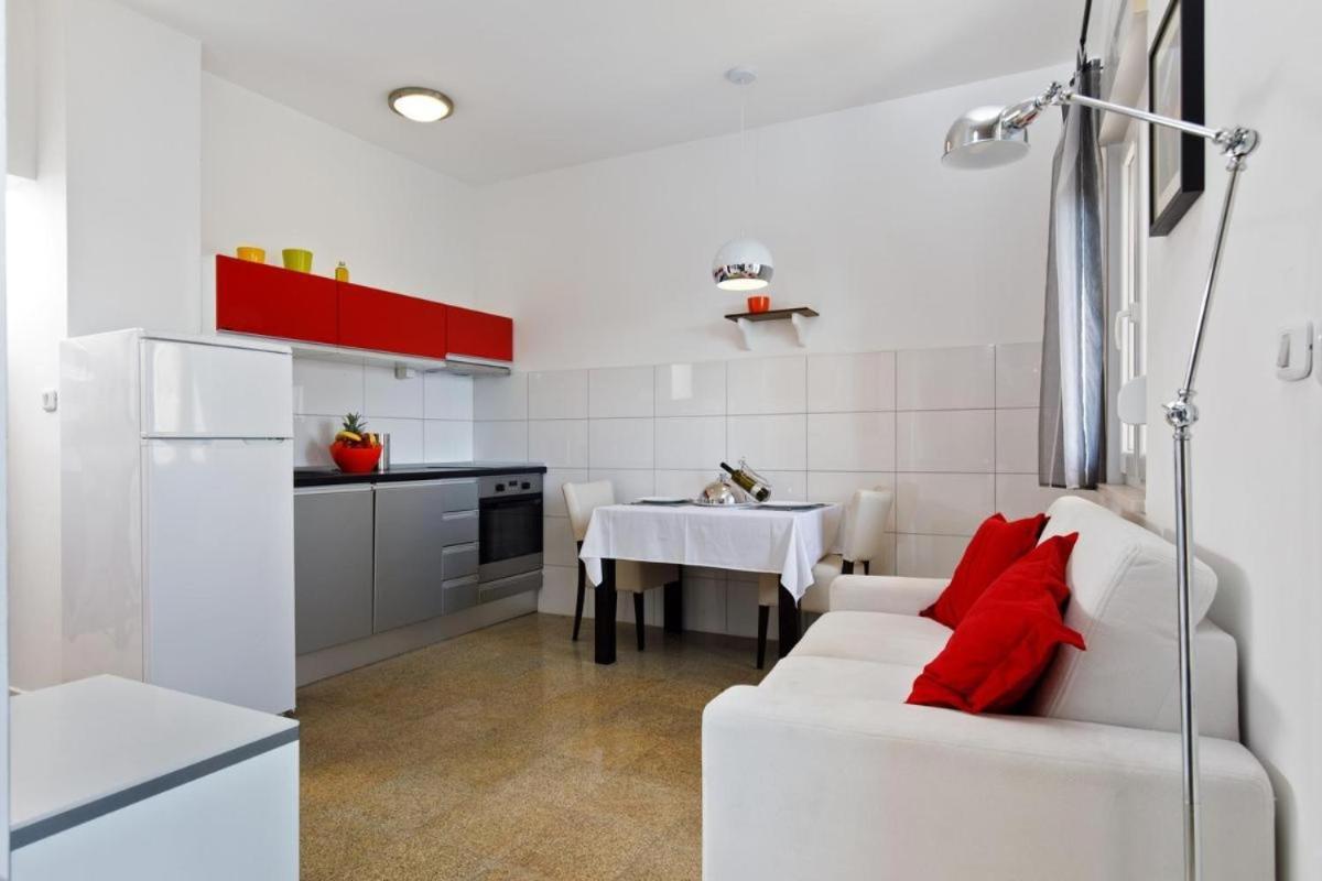 Suitetrails - Ark Beach Apartment - Rabbit