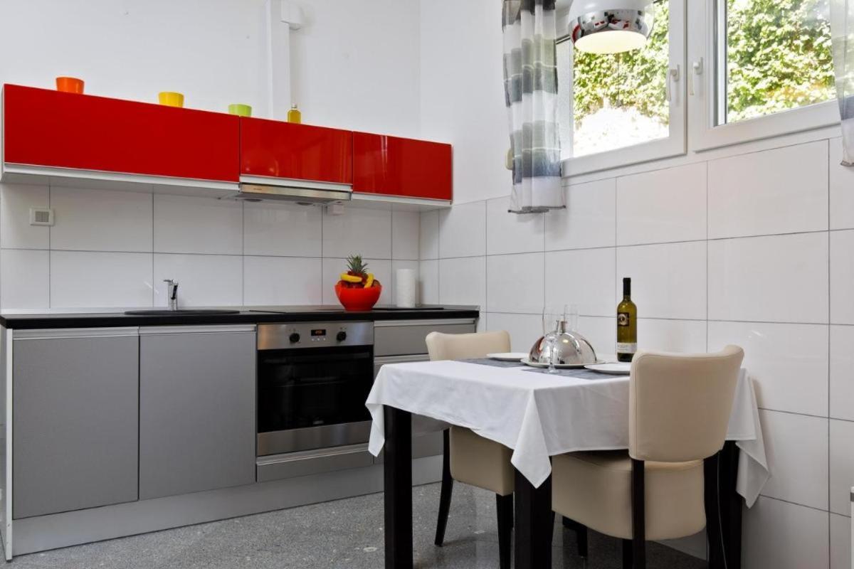 Fully equiped Apartments next to the beach - Housity