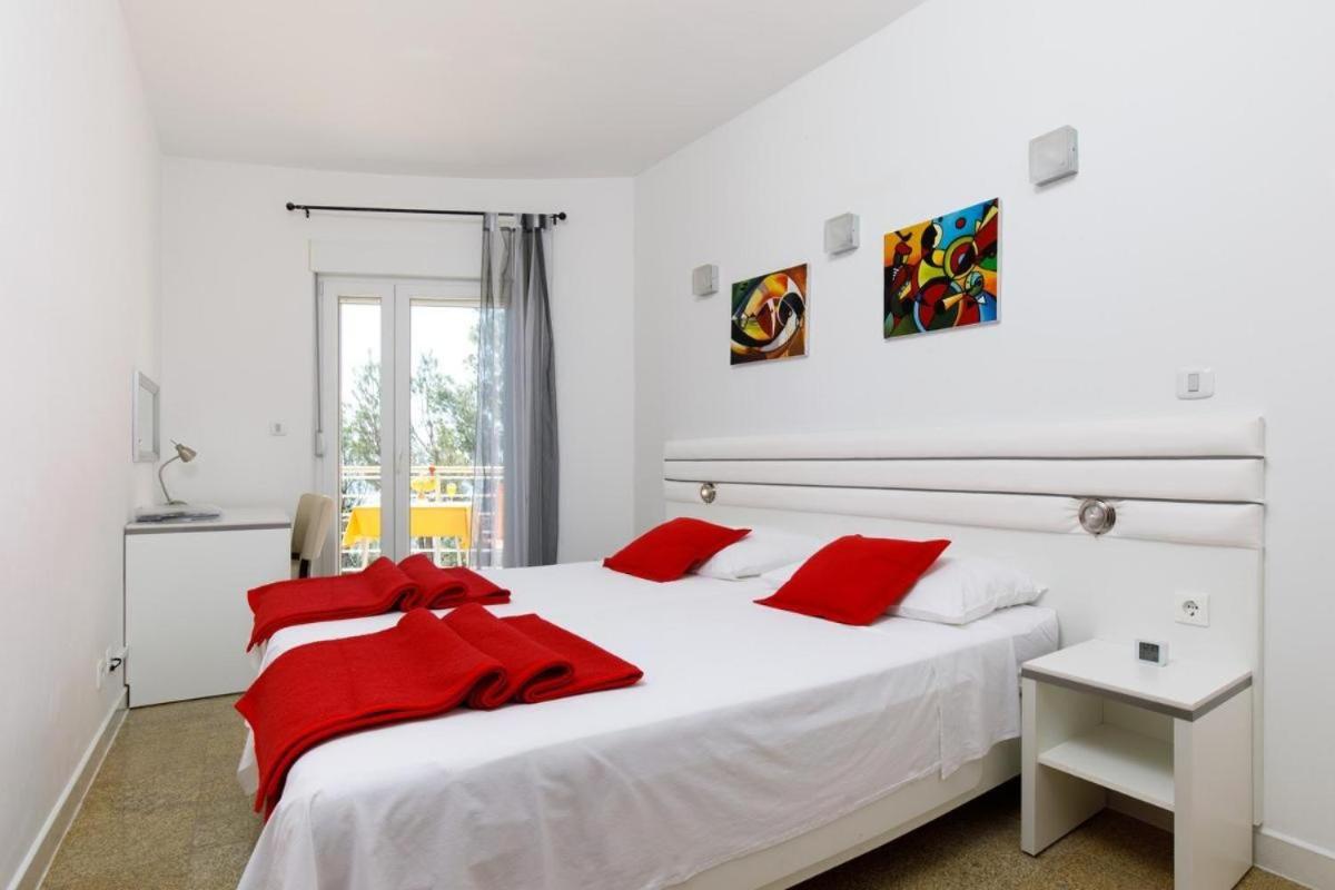 Cozy apartment for 3 adults next to the beach - Housity