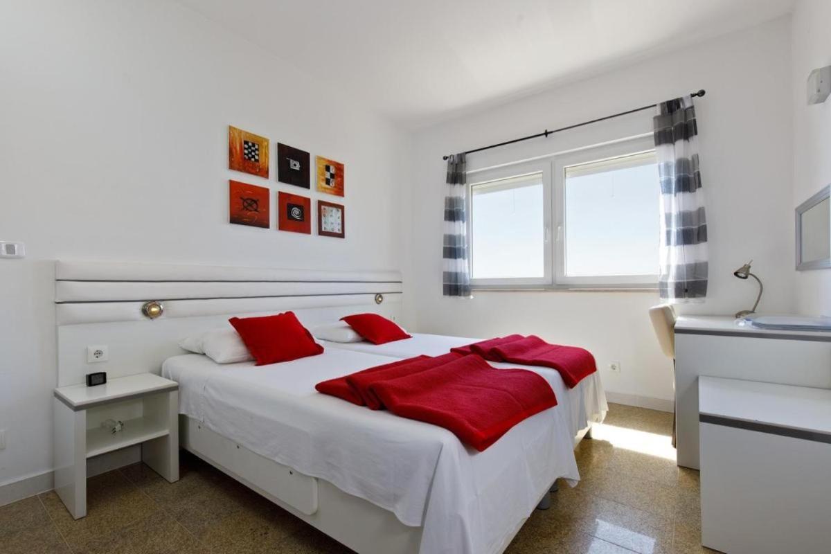 Beautiful apartment for 3 adults next to the beach - Housity
