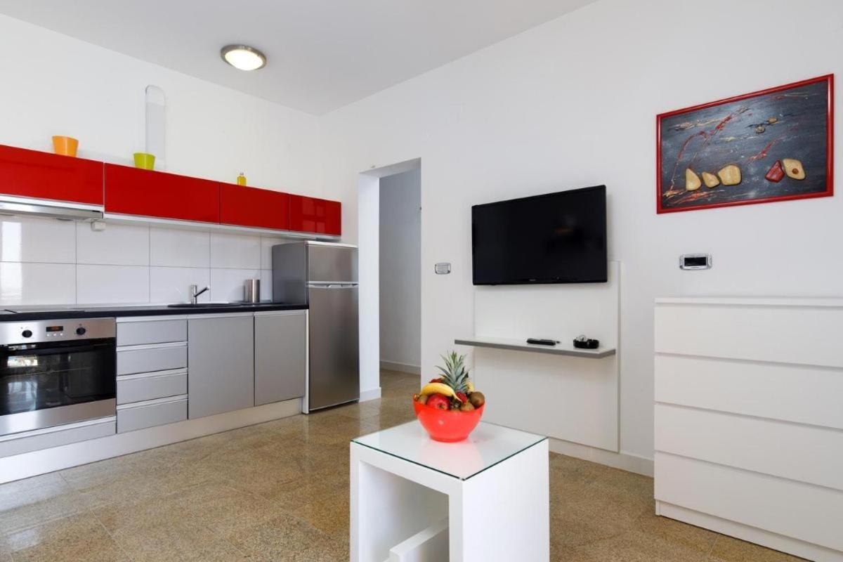 Beautiful apartment for 3 adults next to the beach - Housity