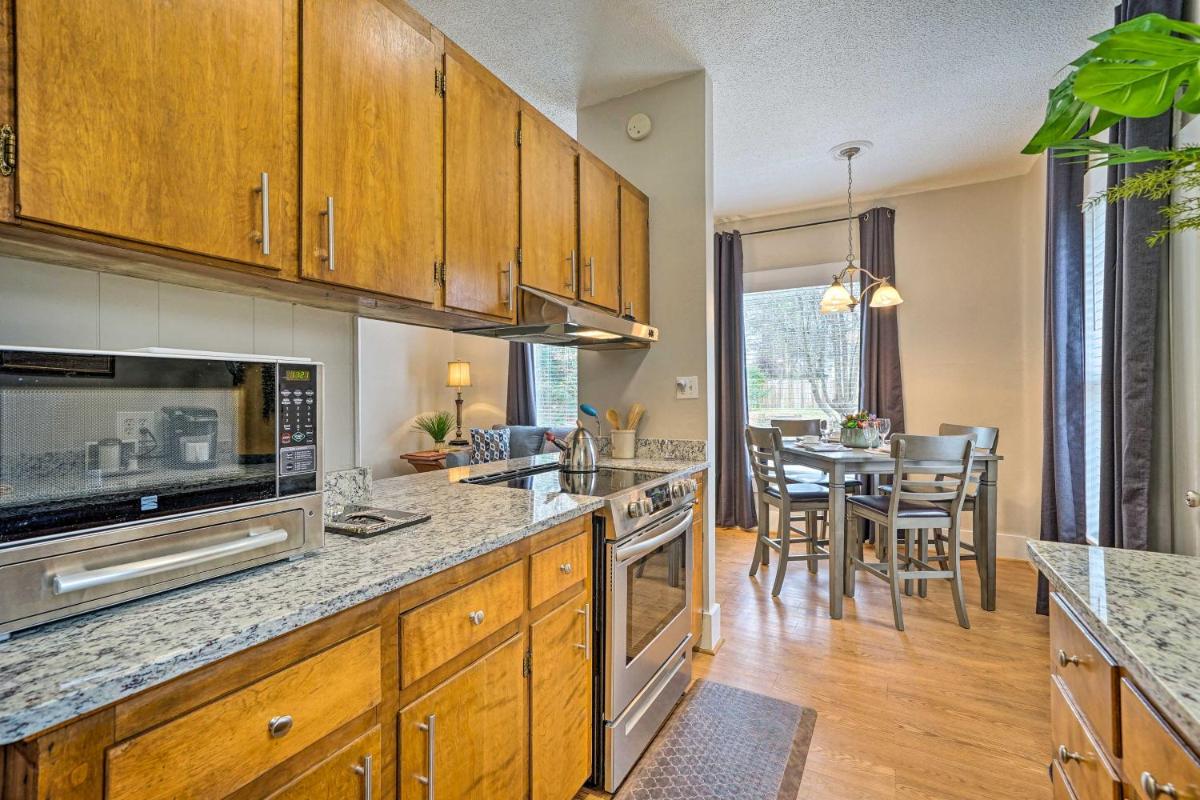 Texarkana Pet-Friendly Pad with Fenced Backyard - Housity