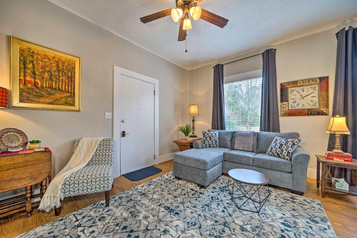 Texarkana Pet-Friendly Pad with Fenced Backyard - Housity