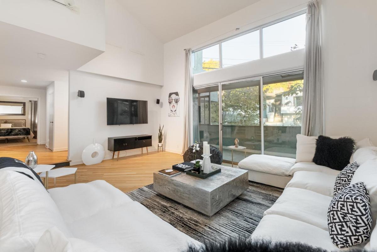 Modern Hollywood Hills Home-Pool,Sauna,5*location - Housity