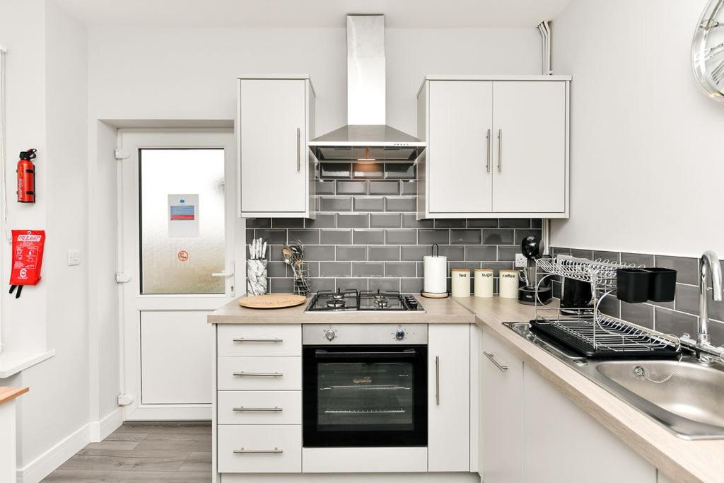 Just Stay Wales - The Teify, Deluxe Bungalow - Housity