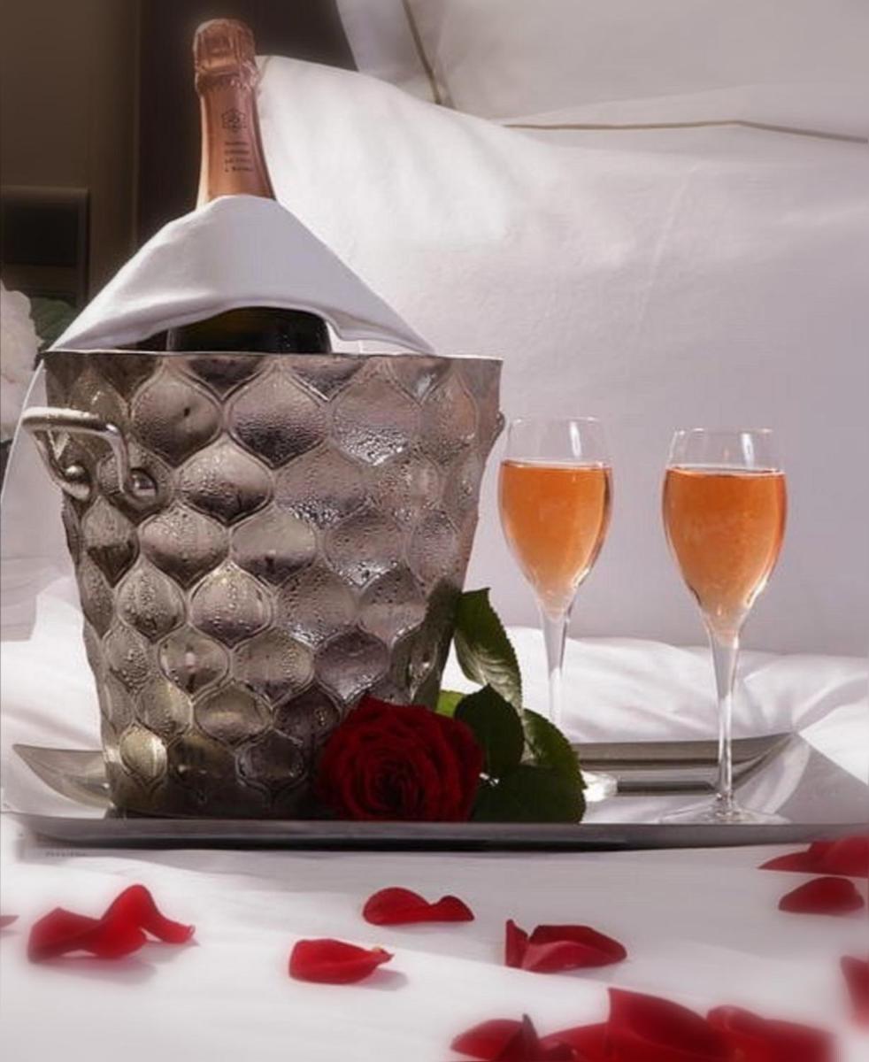 Jacuzzi Massage sur rdv,Duo,reiki,californien, réflexologie plantaire, et bouteille mousseux offerte - Hizvo
