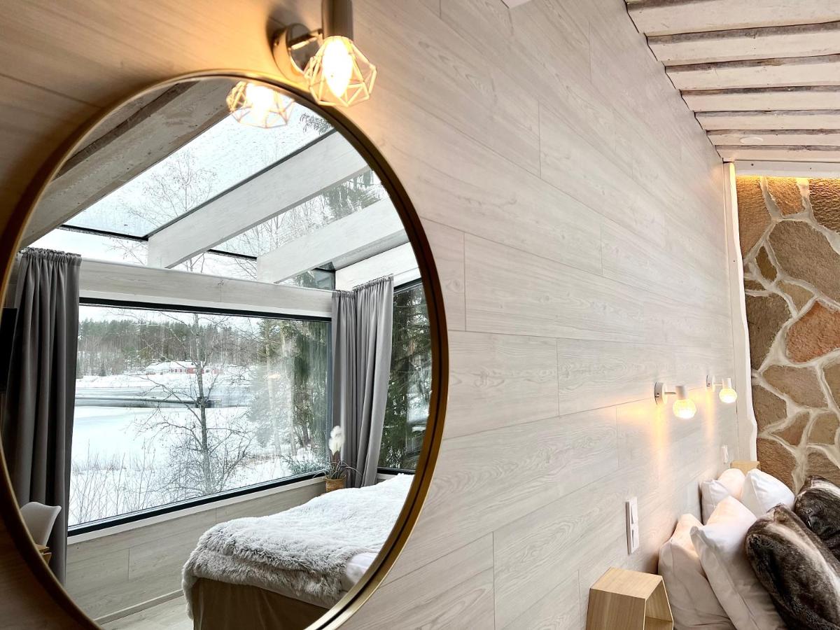 Glass Igloos by the water - Lasisviitit - Housity