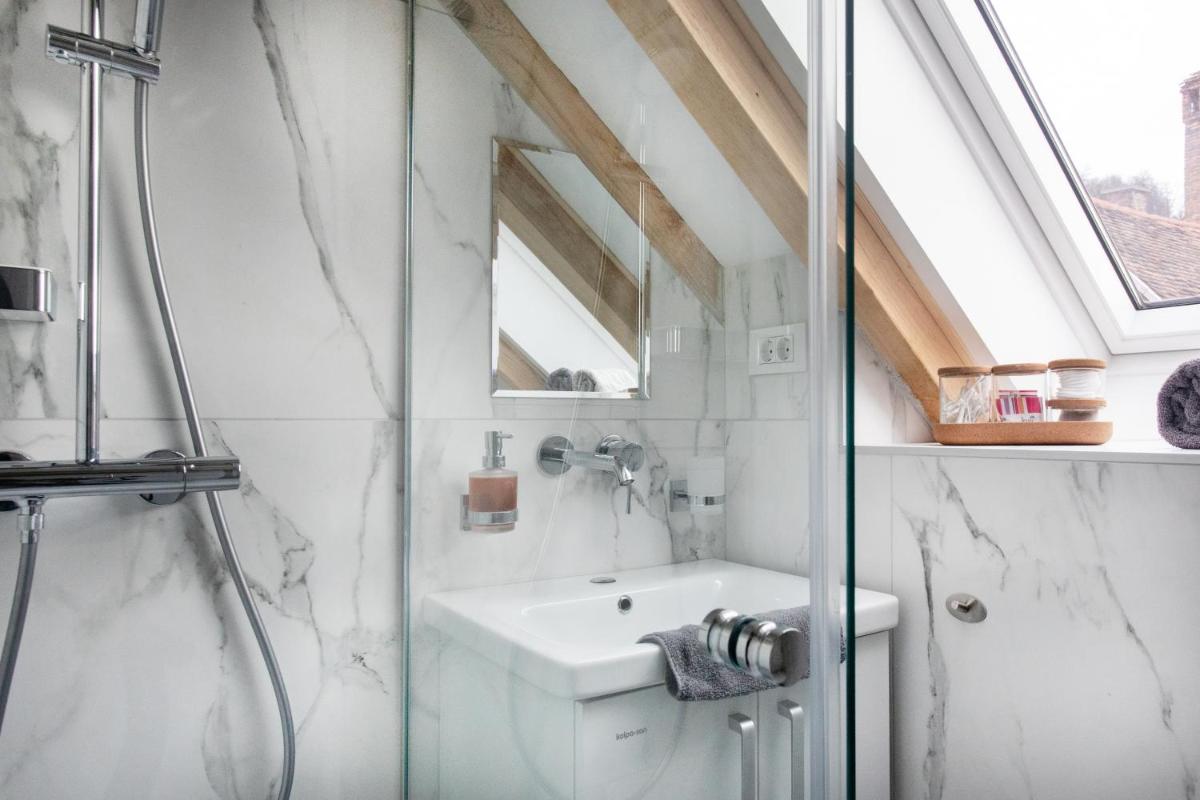 Suitetrails - Bright & Spacious Loft In The Heart Of Old Town