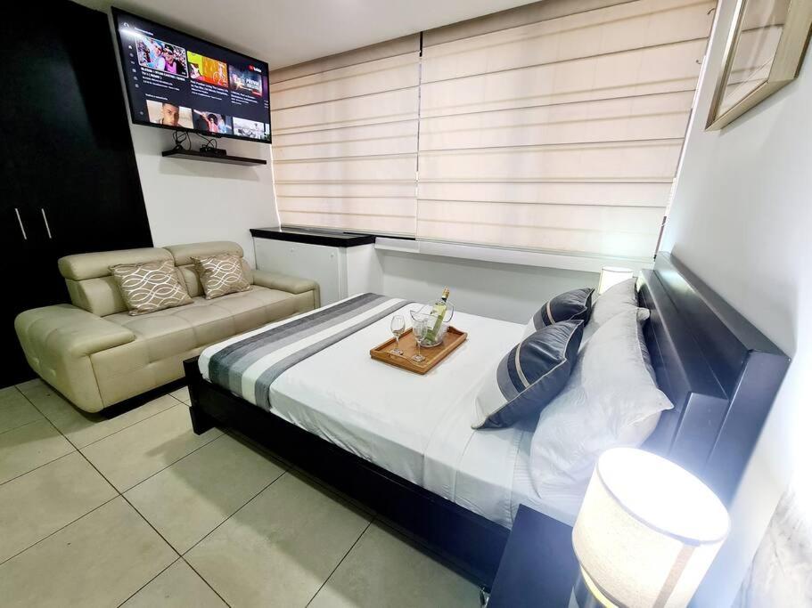 Ecusuites Habitación VIP con Jacuzzi Hidro - Housity