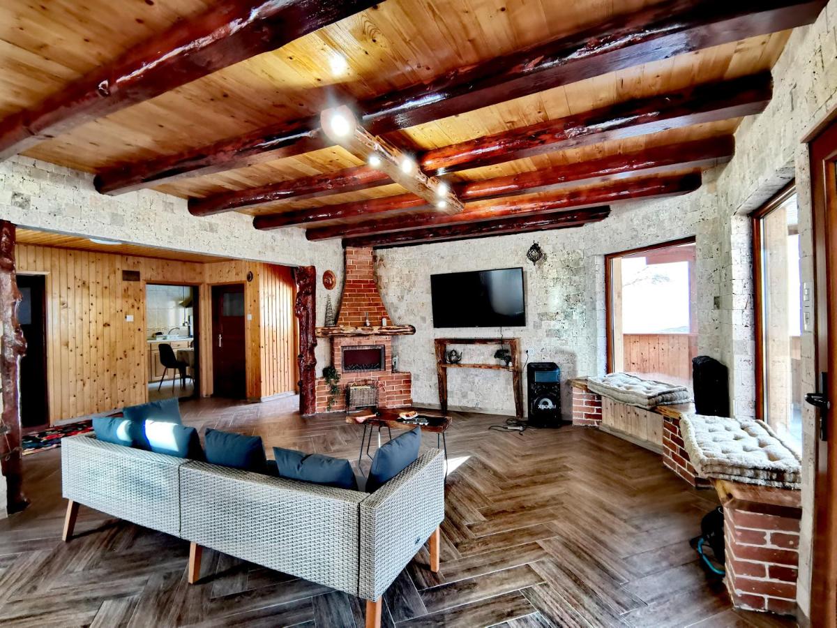 CASUTA CU SINDRILA - Housity
