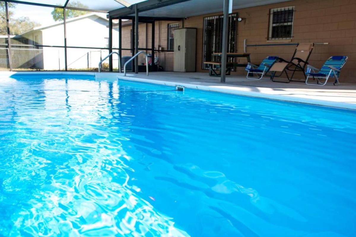 Relaxing 3 bedroom house with pool - Housity