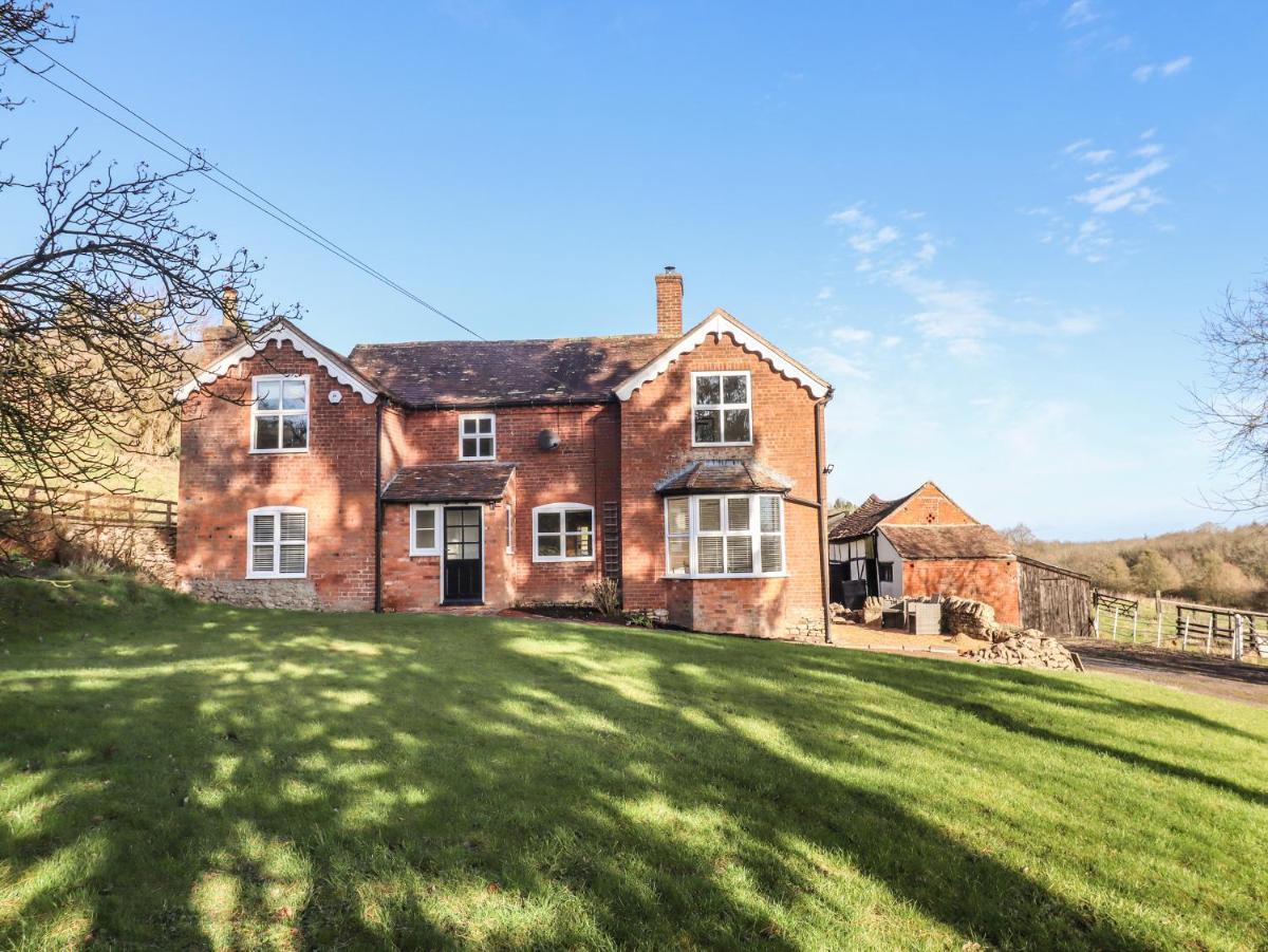 Crews Hill House - Housity
