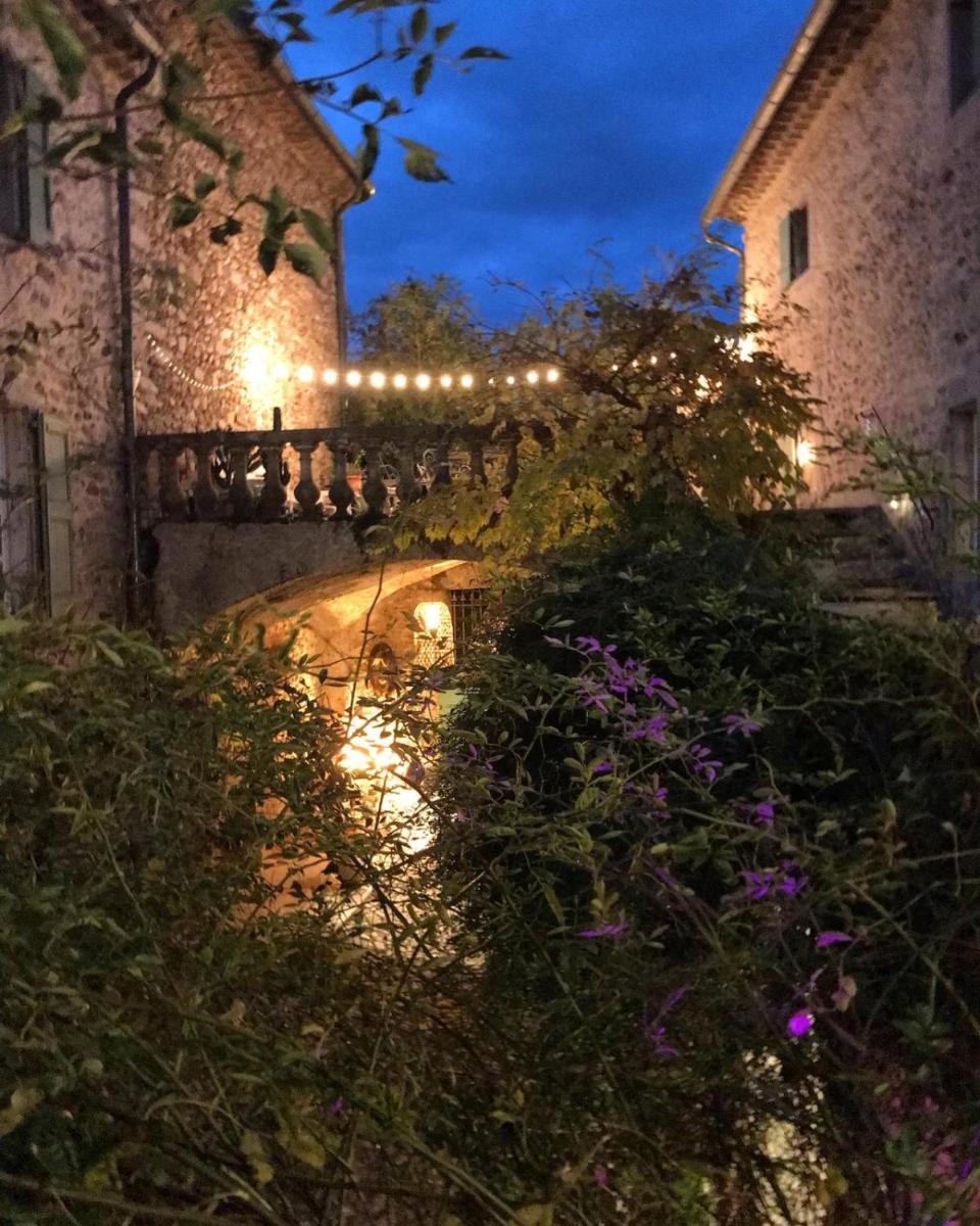 Les Cailloux Dorés - Housity