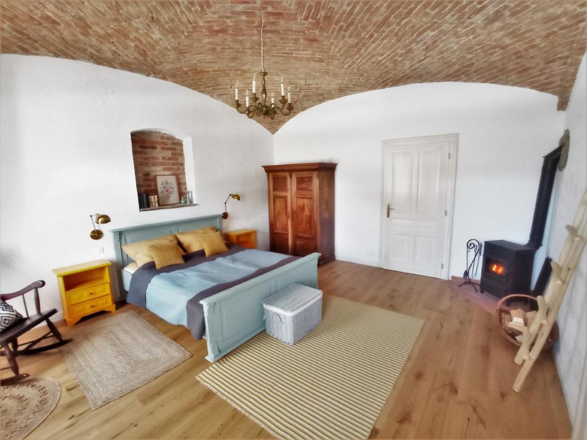 400 Éves Ház Vendégház - Housity