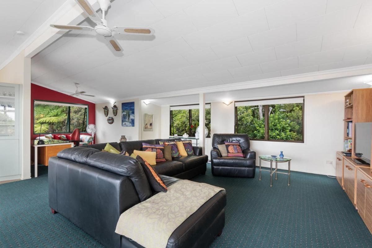 Breezy on Broadview - Opua Holiday Home - Housity