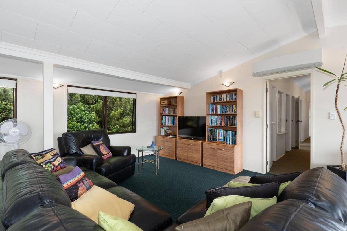 Breezy on Broadview - Opua Holiday Home - Housity