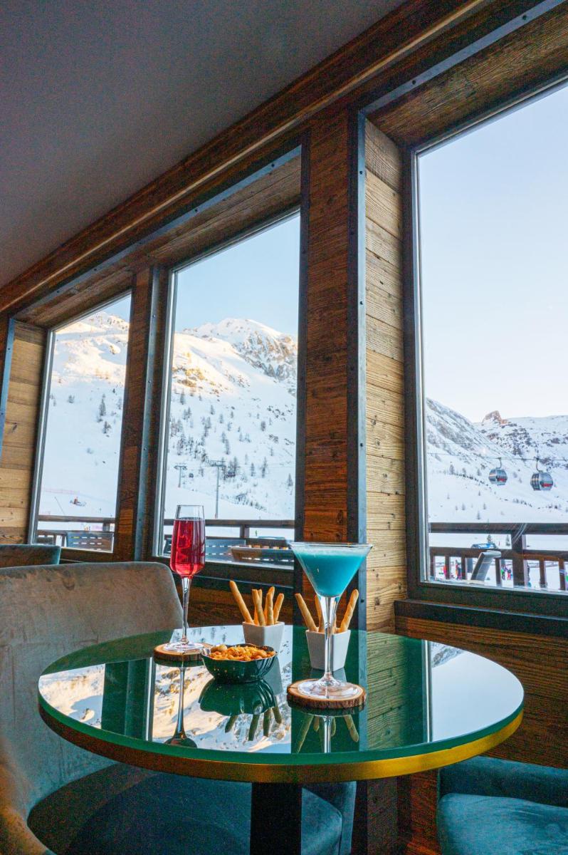 Vue générale sur la montagne ou vue sur la montagne depuis l'hôtel