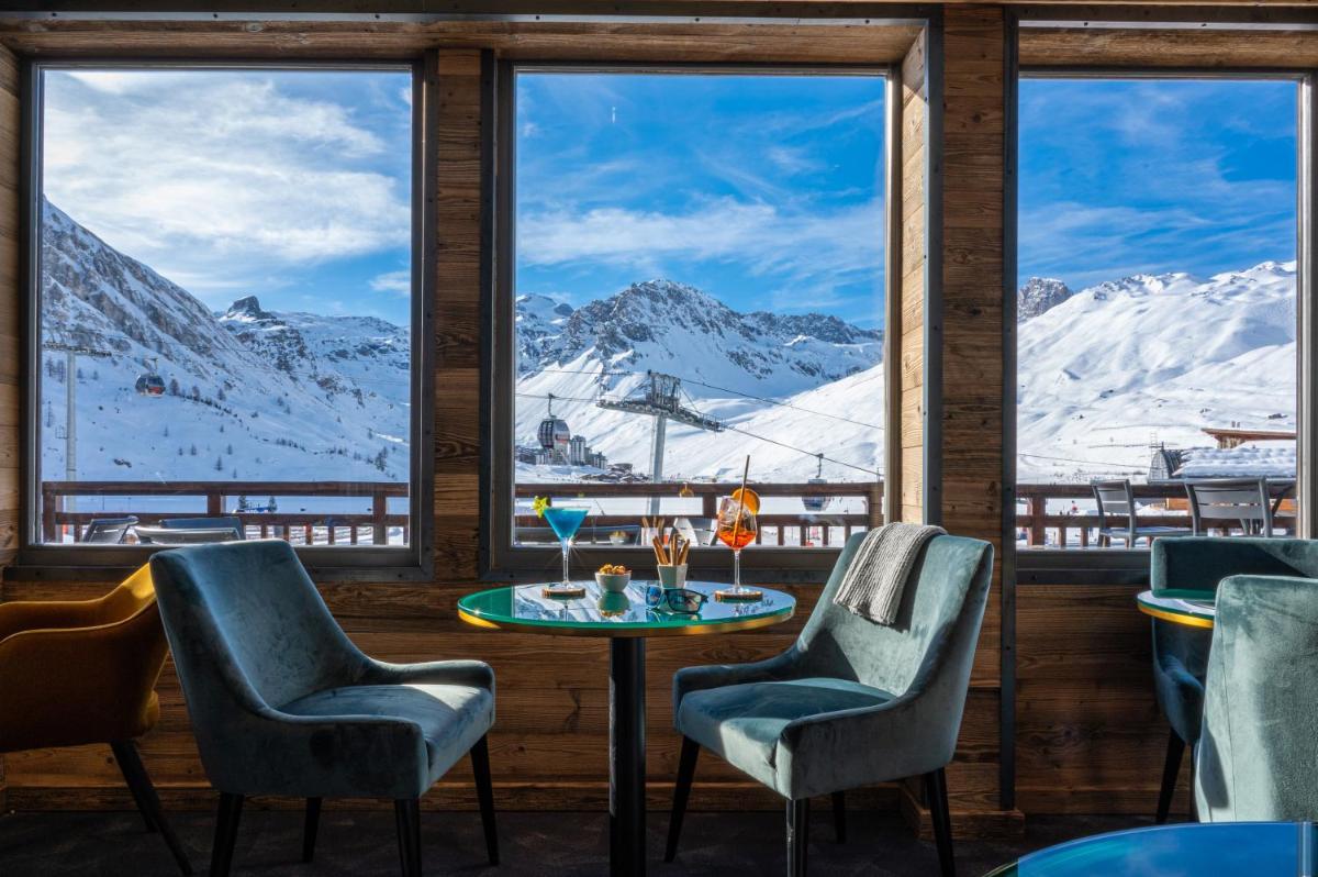 Vue générale sur la montagne ou vue sur la montagne depuis l'hôtel