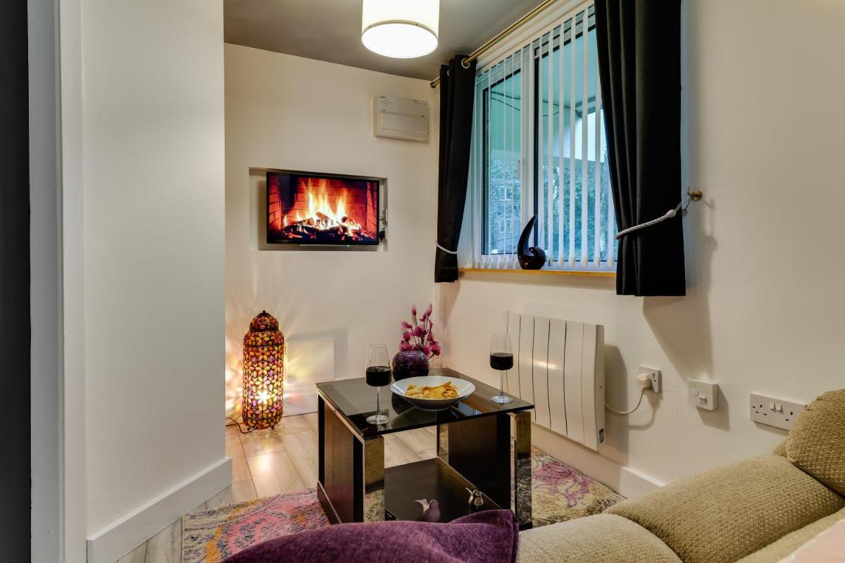 1 Bedroom Swinley Apartment l Free Parking l Wigan Royal Infirmary l Haigh Hall l Central Location - Housity