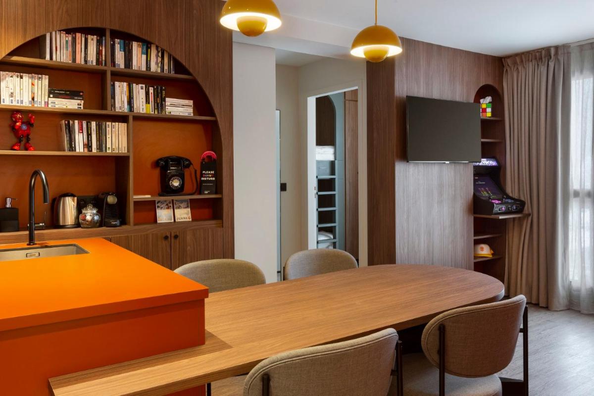 Cuisine ou kitchenette dans l'établissement RockyPop Flaine Hotel & Spa
