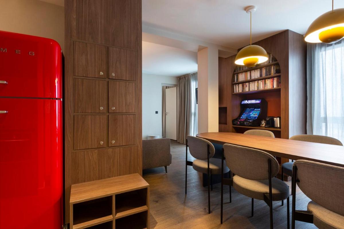 Télévision ou salle de divertissement dans l'établissement RockyPop Flaine Hotel & Spa