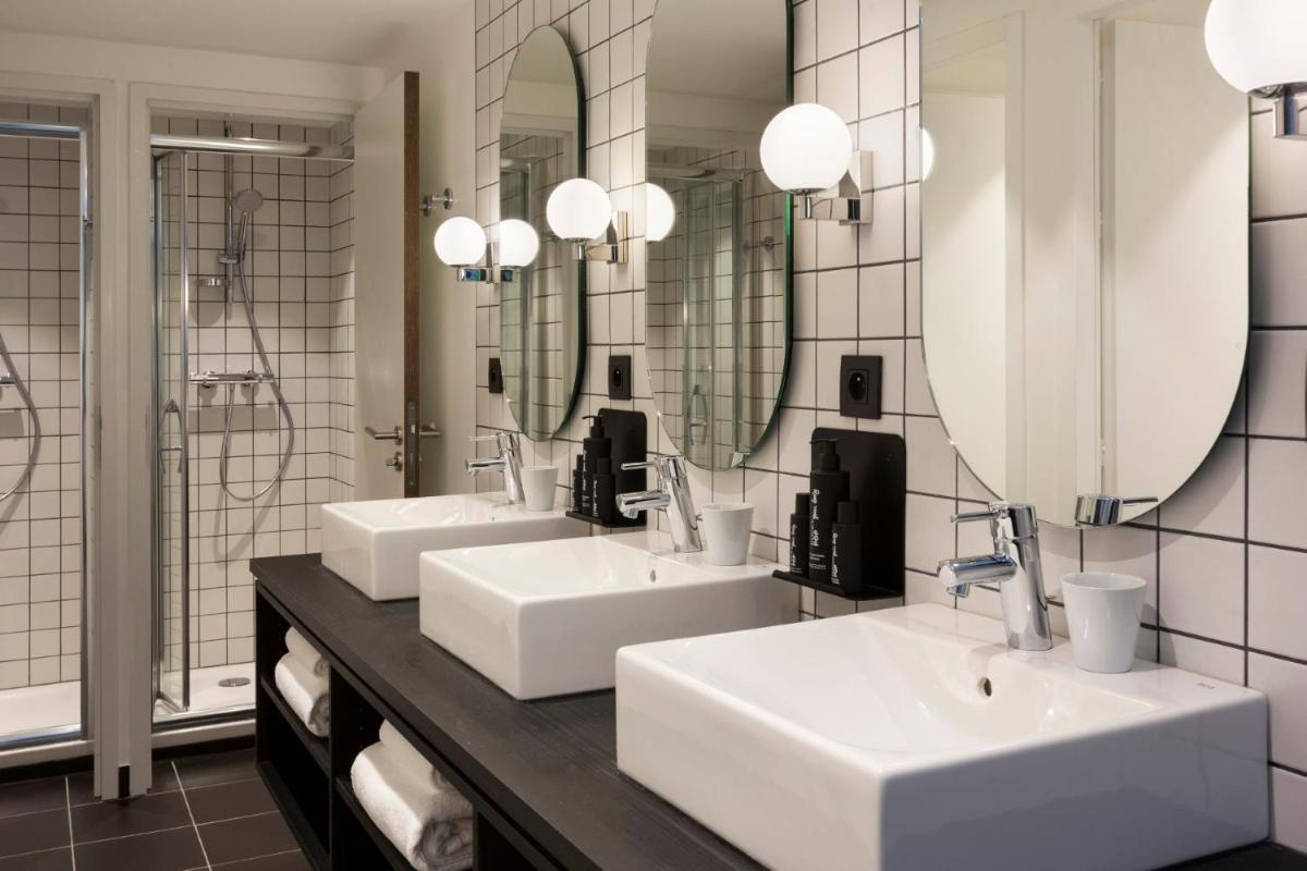 Salle de bains dans l'établissement RockyPop Flaine Hotel & Spa