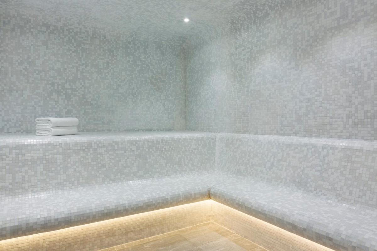 Salle de bains dans l'établissement RockyPop Flaine Hotel & Spa