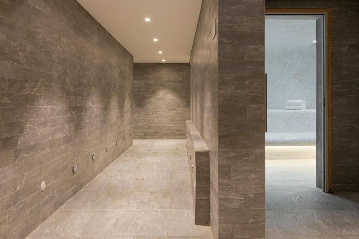 Salle de bains dans l'établissement RockyPop Flaine Hotel & Spa