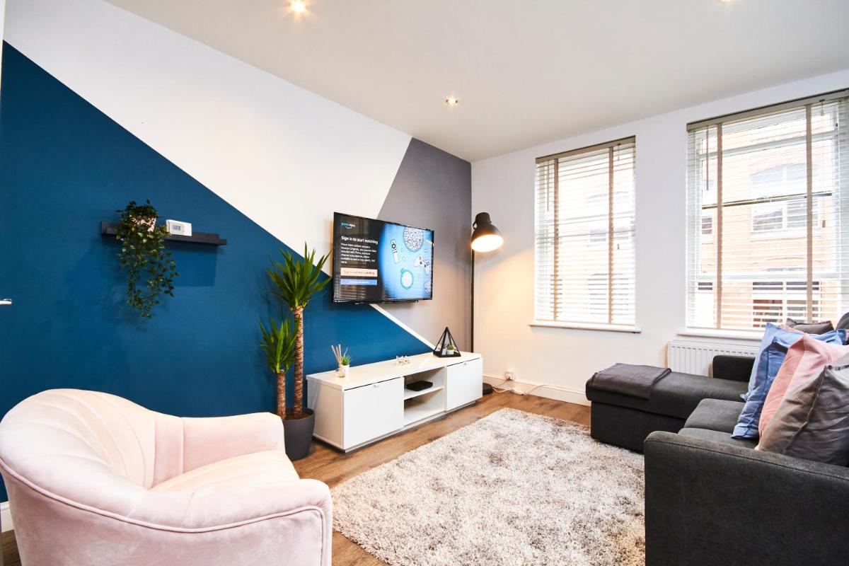 Stunning 2 bed Apartment - Central Location - Housity