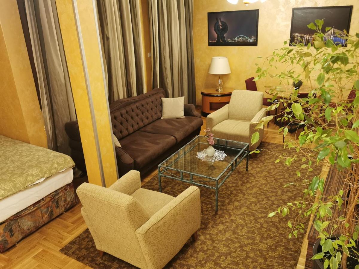Contigo Apartments - Housity