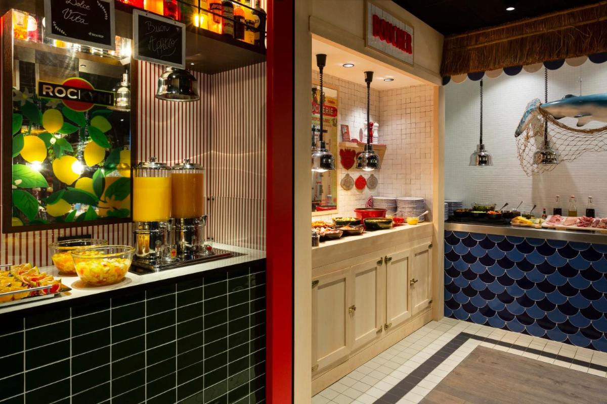 Cuisine ou kitchenette dans l'établissement RockyPop Flaine Hotel & Spa