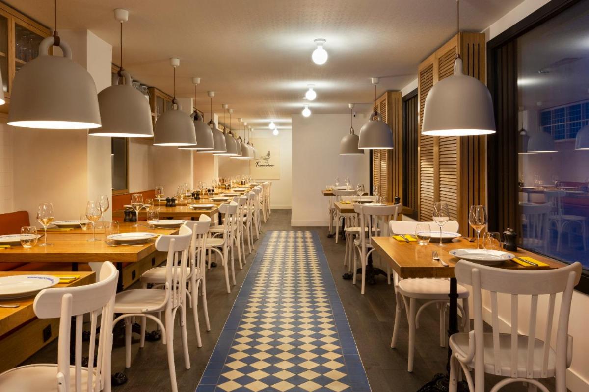 Restaurant ou autre lieu de restauration dans l'établissement RockyPop Flaine Hotel & Spa