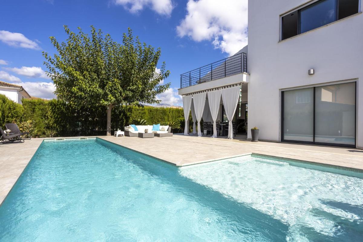 Villa Angela Family Suite - Housity