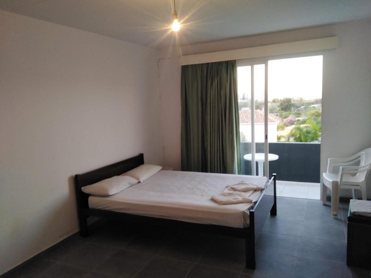 ROLANDOS APTS - Housity