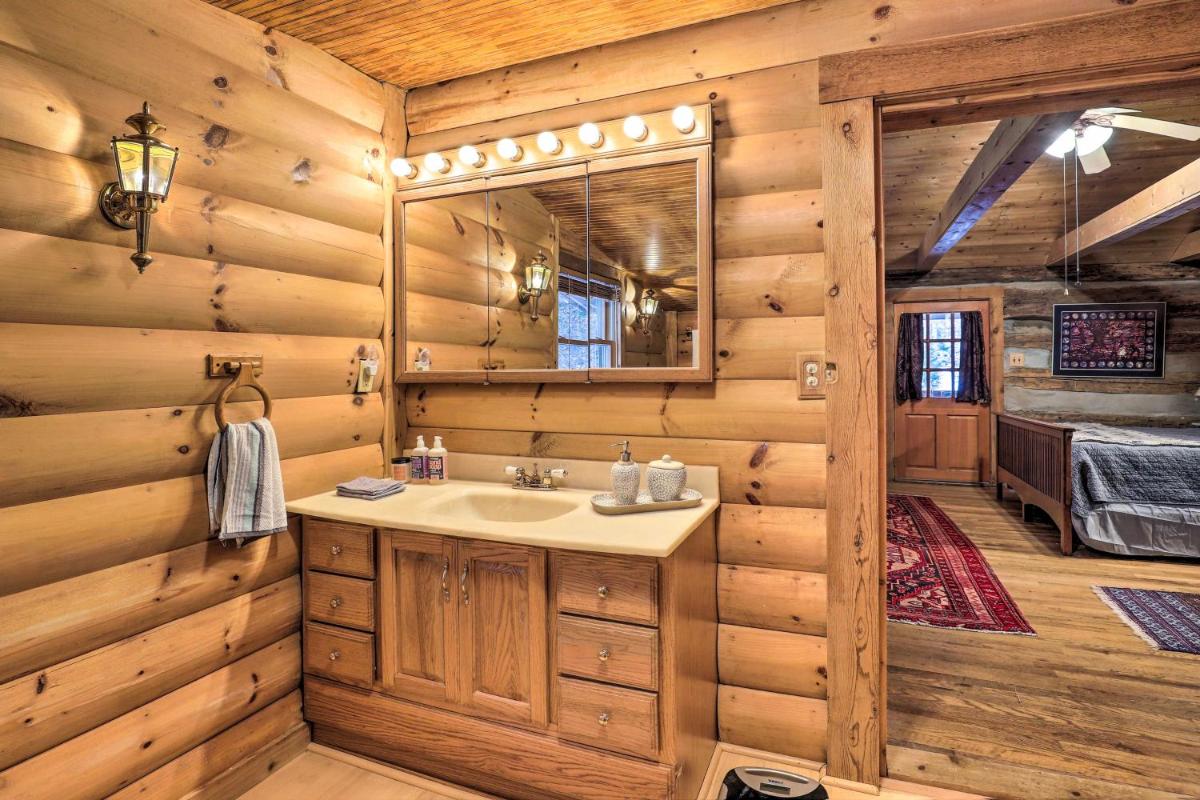 Rustic Mars Hill Cabin 20 Miles to Asheville! - Housity