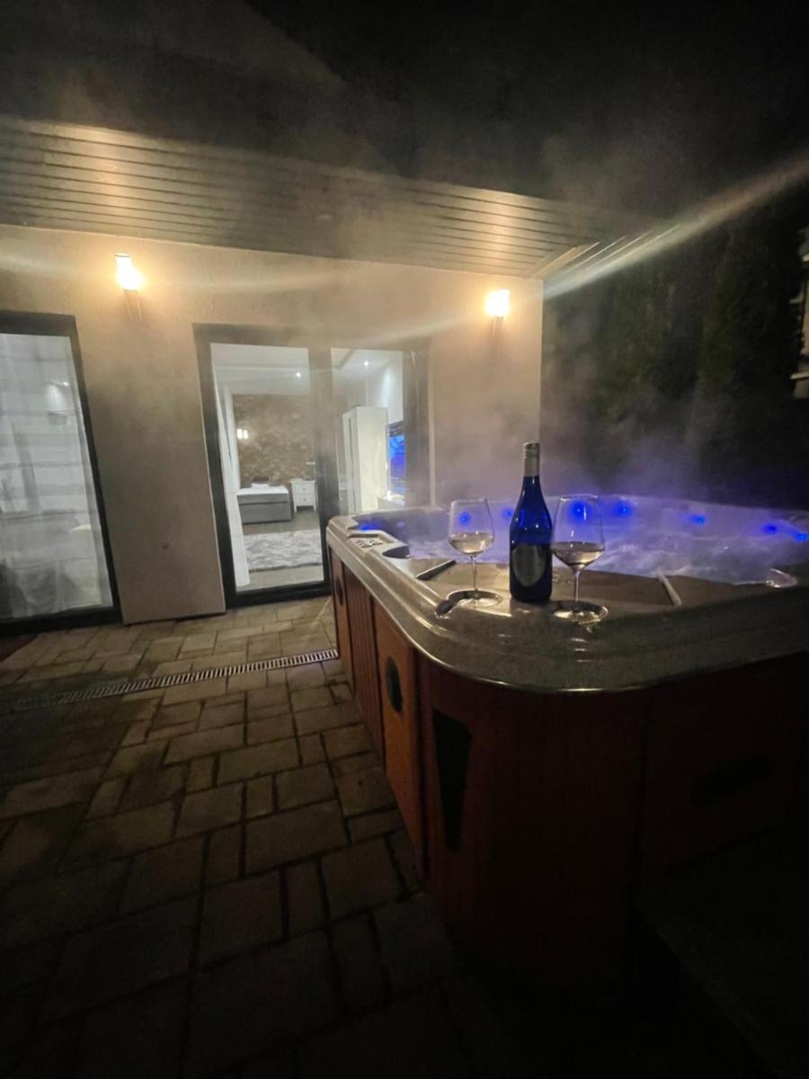 Malibu Apartman & Jacuzzi - Housity