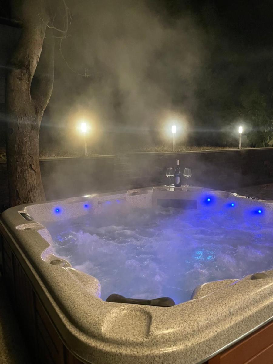 Malibu Apartman & Jacuzzi - Housity