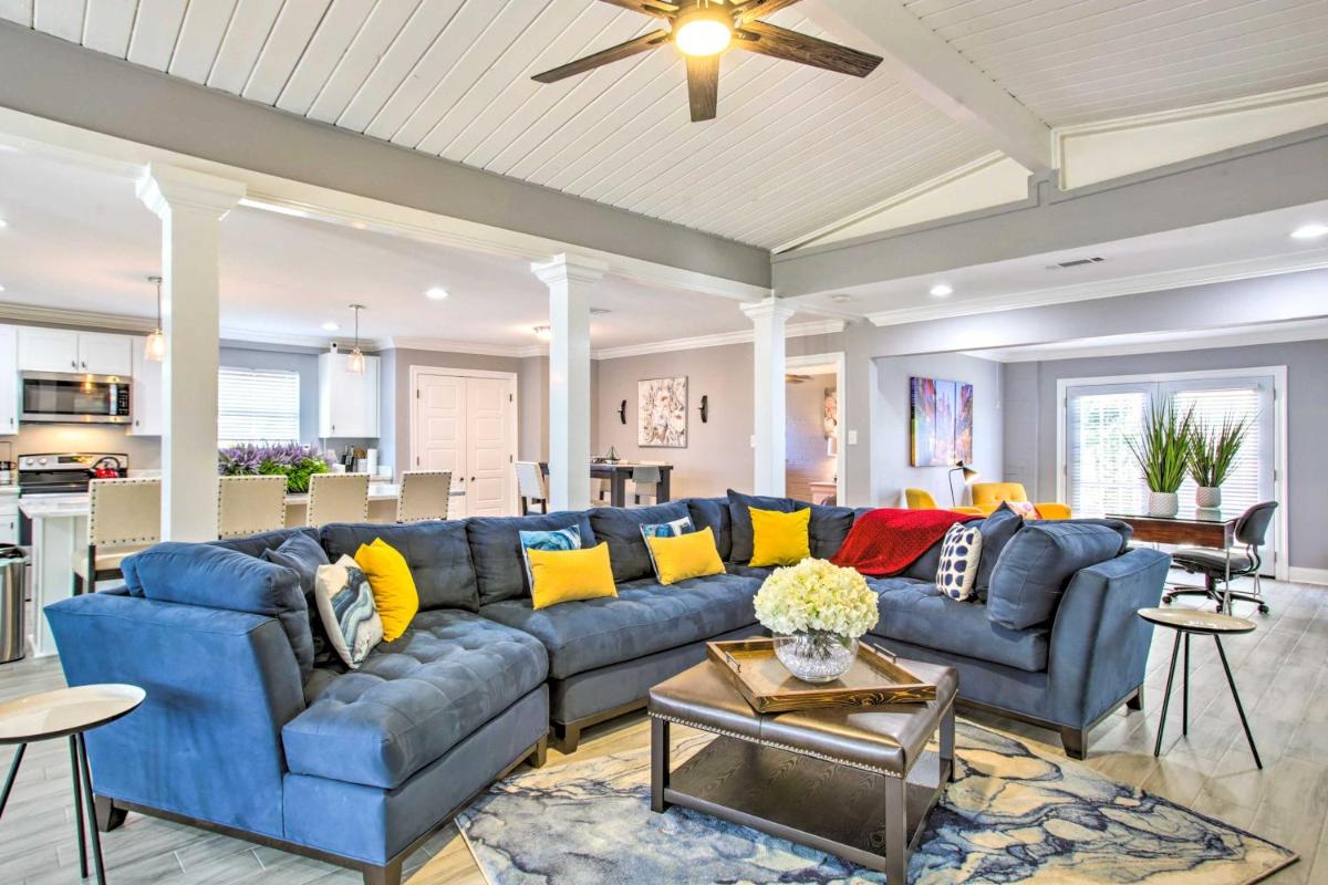 Vibrant Terrytown Home with Yard about 6 Mi to NOLA - Housity