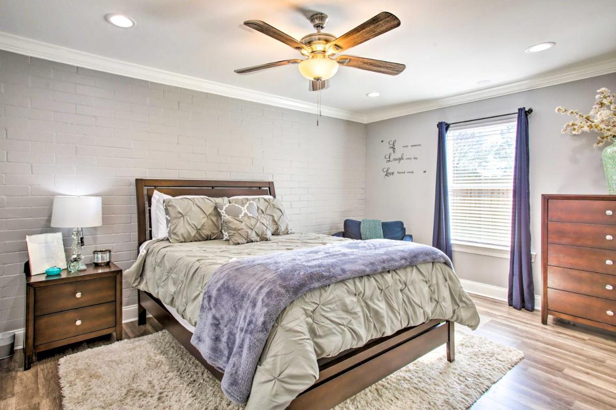Vibrant Terrytown Home with Yard about 6 Mi to NOLA - Housity