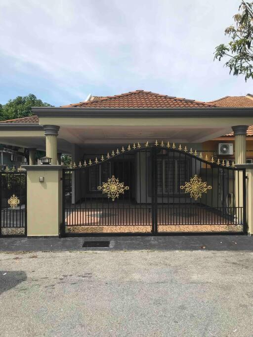 Homestay Islam Bandar Tasik Puteri Rawang - Housity
