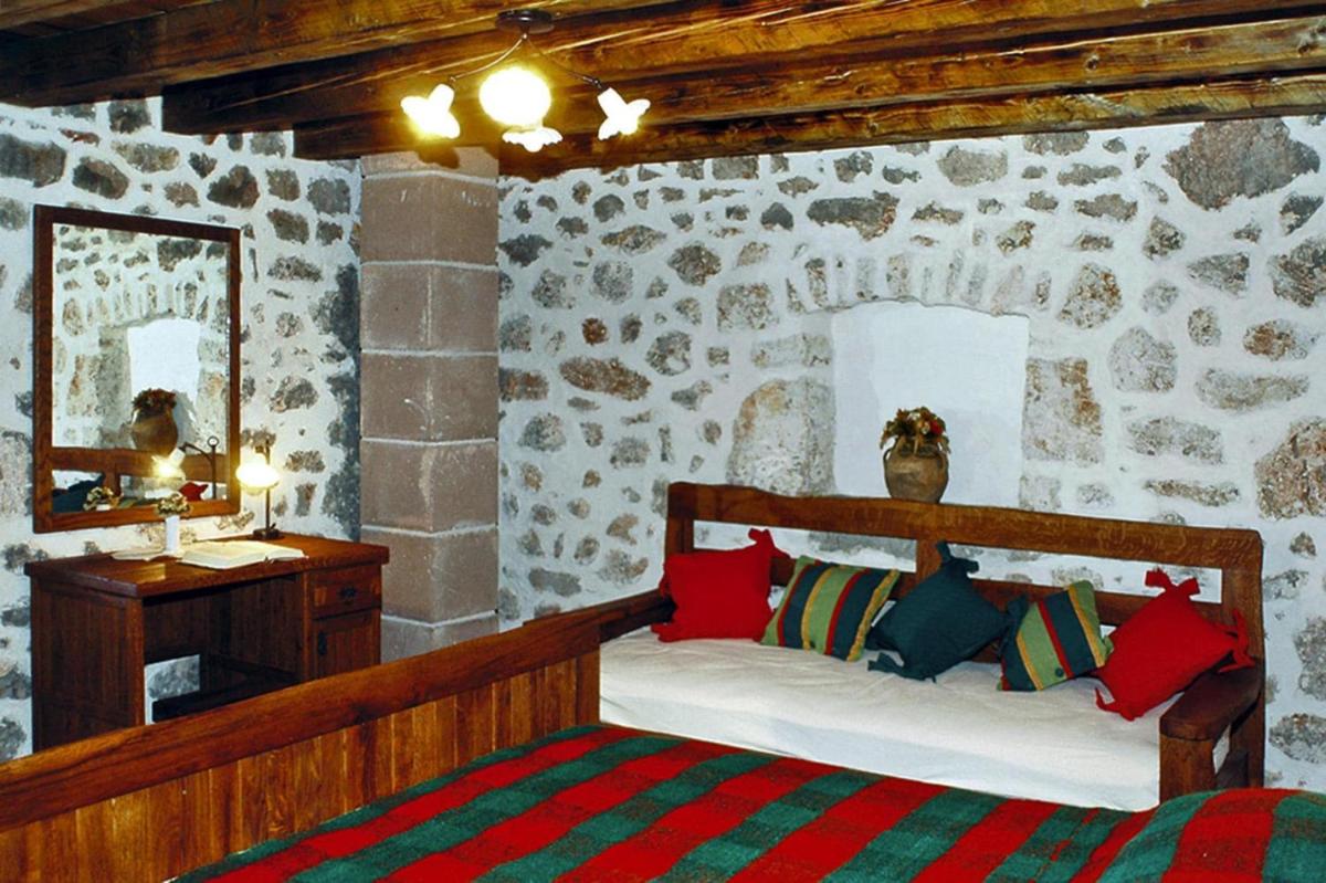 Vacation home Varos, Starigrad Paklenica, near national park Paklenica - Housity