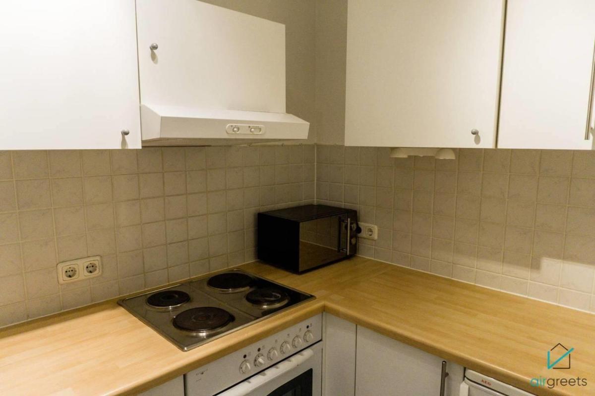 Bright and Quiet Flat with a Balcony - Housity