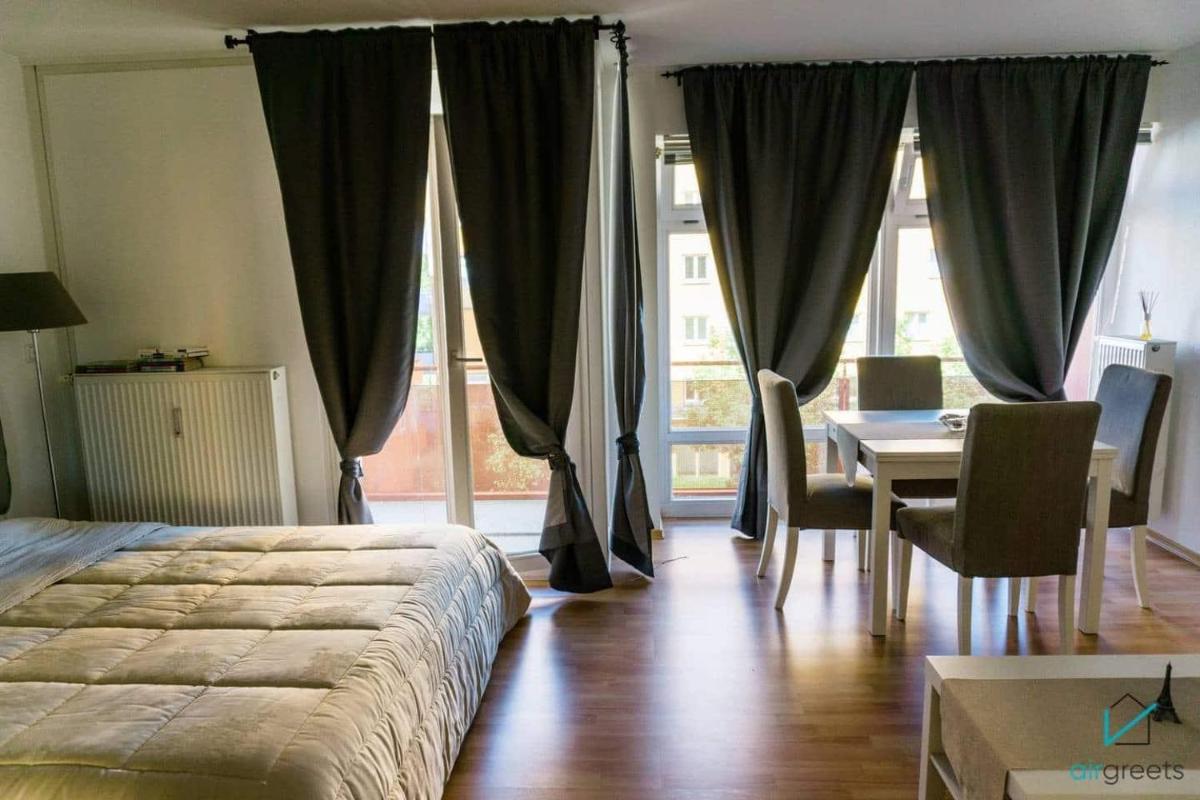 Bright and Quiet Flat with a Balcony - Housity