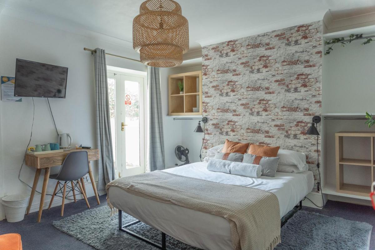 Upper Rock Rooms - Housity